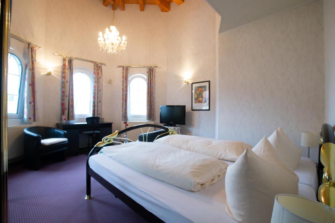 Hotel Schlosshof Dolgesheim Eksteriør billede