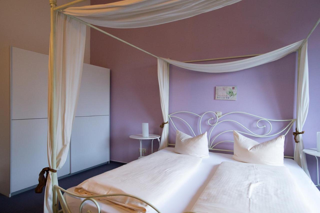 Hotel Schlosshof Dolgesheim Eksteriør billede