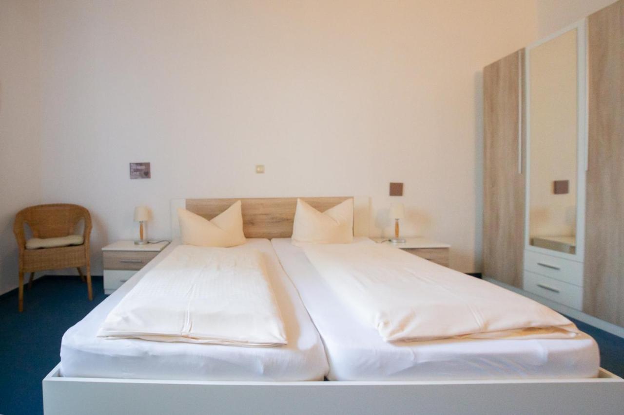 Hotel Schlosshof Dolgesheim Eksteriør billede