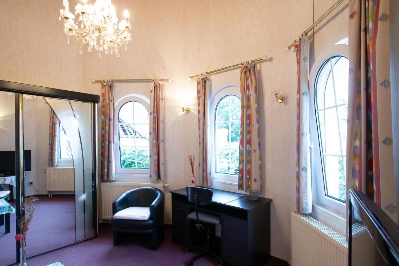 Hotel Schlosshof Dolgesheim Eksteriør billede