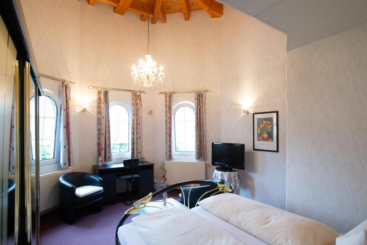 Hotel Schlosshof Dolgesheim Eksteriør billede