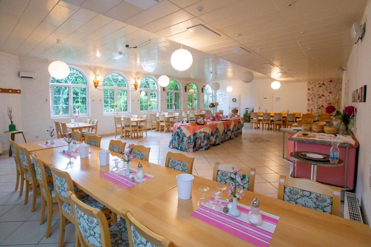 Hotel Schlosshof Dolgesheim Eksteriør billede